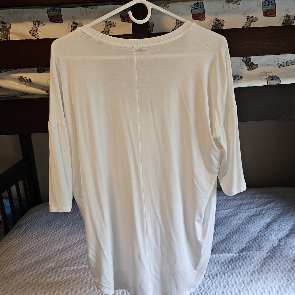 Express Relaxed V-Neck Three Quarter Sleeve London Tee size M NWOT Color White - Picture 5 of 6